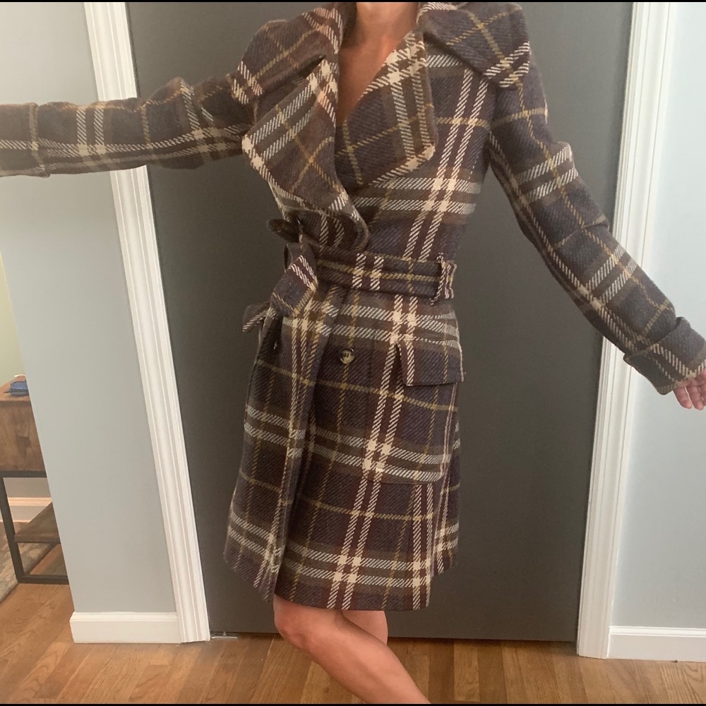 Gorgeous women’s Burberry plaid wool coat sz sm 40